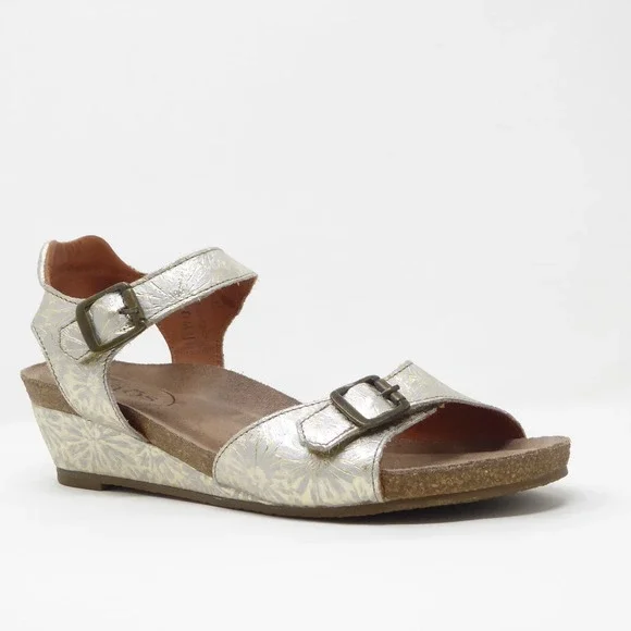 Taos Traveler Silver Gold Floral Wedge Sandals Leather Size 39 EU / 8-8.5 US - Picture 1 of 10